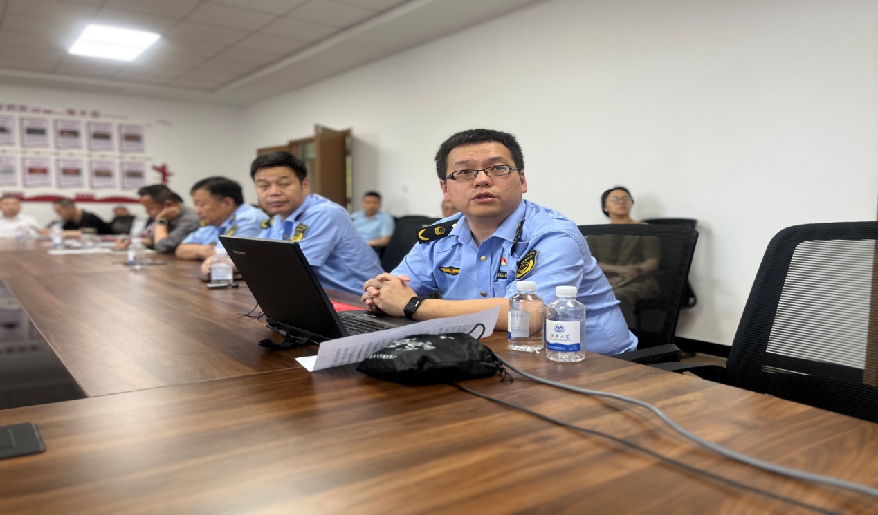 说明: C:\Users\Administrator\Desktop\0607-‘食’刻守护舌尖安全 共筑健康和谐校园\0607支部共建照片(市场监督局)\新建文件夹\孙局培训-2.JPG